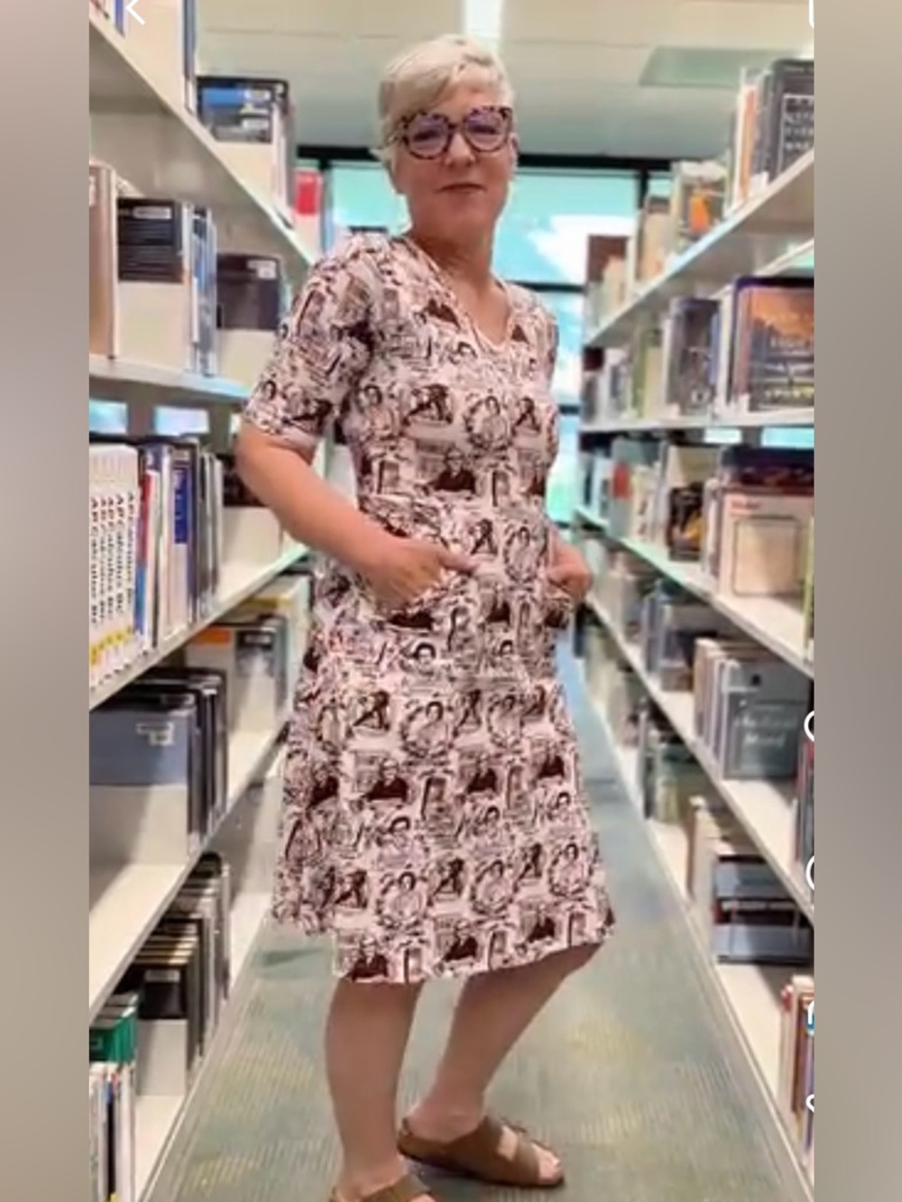 Svaha USA hidden figures Graphic V-Neck dress Tee in White & Burgundy - Picture 7 of 14
